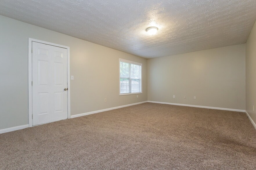 Building Photo - 335 Shadowbrooke Cir SW