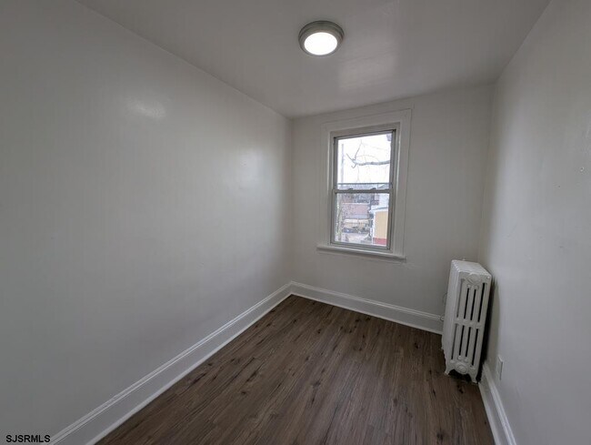 Building Photo - 1005 N Michigan Ave