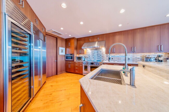 Building Photo - 2Bd/2.5Ba Seattle  Penthouse