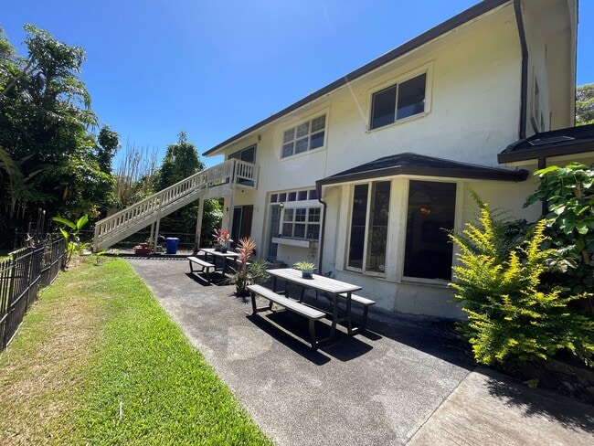 Building Photo - Spacious 4-Bedroom Retreat in Haiku with S...