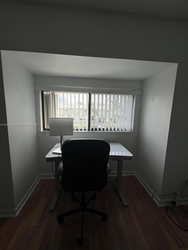Building Photo - 9411 S Ocean Dr