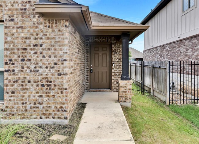 Building Photo - 145 Pine Island Ln