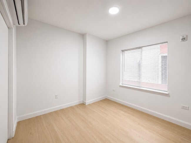 Building Photo - 3003 W Glenwood Ave