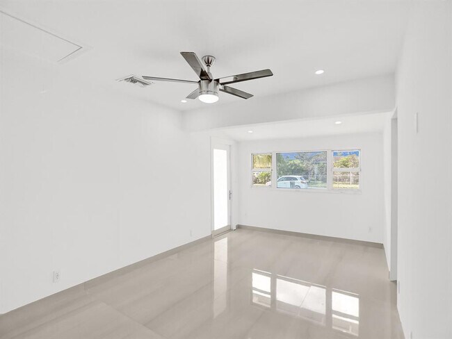 Building Photo - 4530 SW 34th Dr