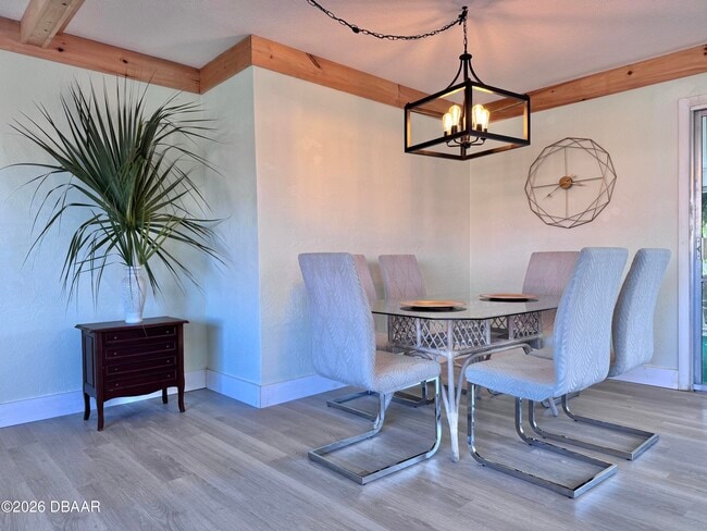 Building Photo - 3041 N Oleander Ave