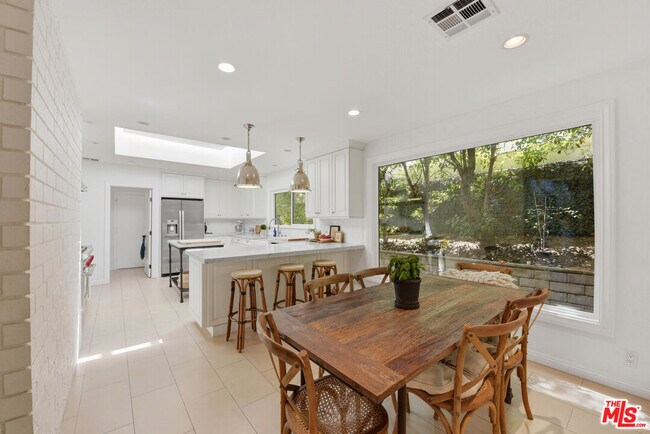 Building Photo - 4401 Nogales Dr