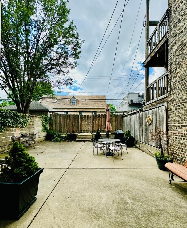 Building Photo - 750 S Oakley Blvd