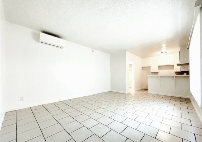Building Photo - 10208 S Inglewood Ave