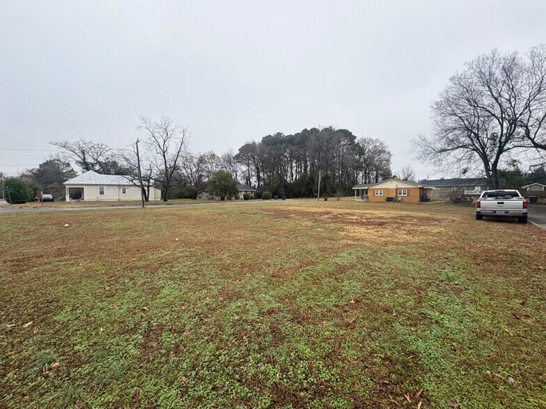 Building Photo - 609 W Holly St