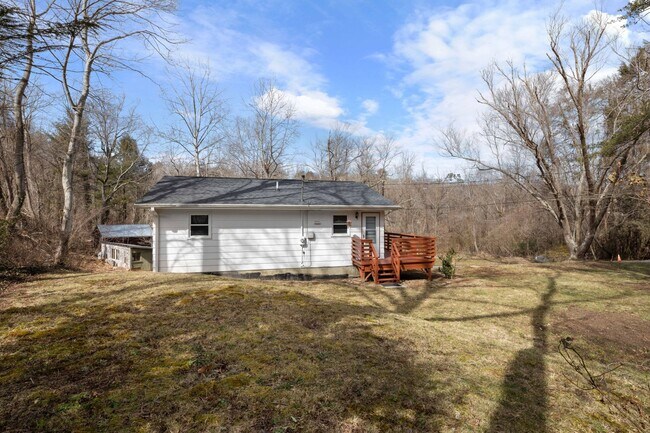 Building Photo - Haw Creek House