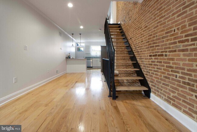 Building Photo - 333 S Conkling St