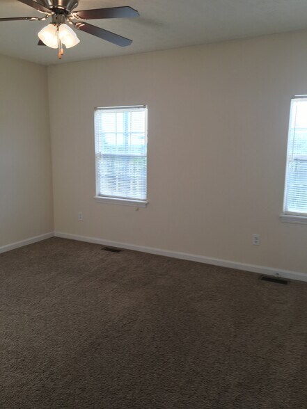 Building Photo - 3840 Banyan Dr