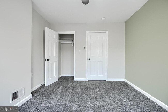 Building Photo - 1127 Sargeant St