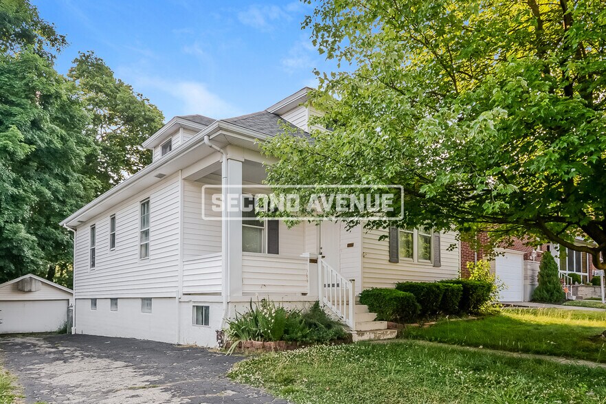 Primary Photo - 3983 Lovell Ave