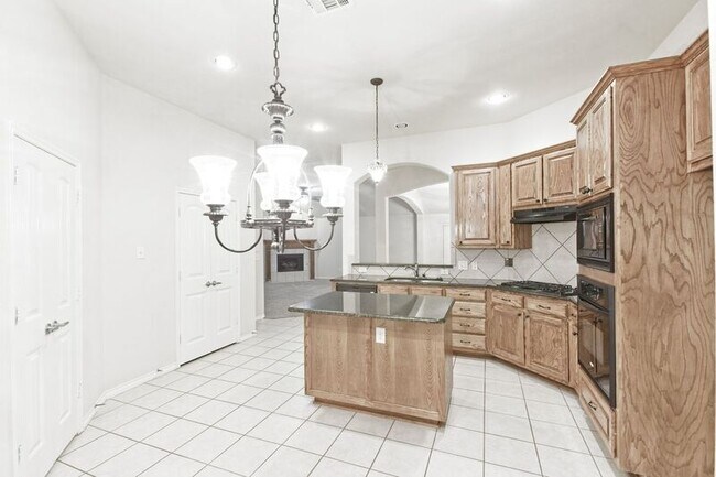 Building Photo - 5925 Silver Buckle Dr