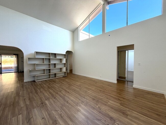 Building Photo - ROYAL KUNIA - 4 BDRM/2 BATH/ENCLOSED GARAGE