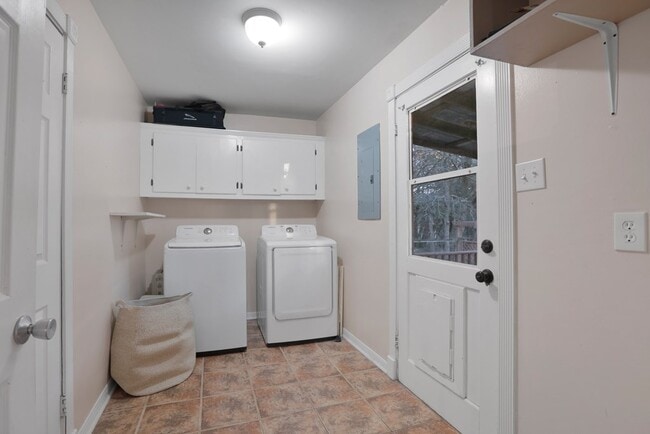 Building Photo - 60 Canyon Creek Dr