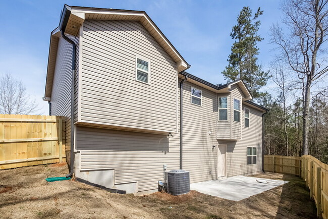 Building Photo - 303 Trailside Dr