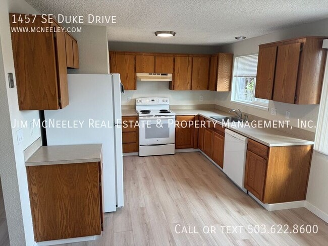 Building Photo - 1457 SE Duke Dr