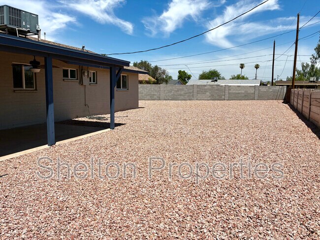 Building Photo - 1421 S Roberts Rd