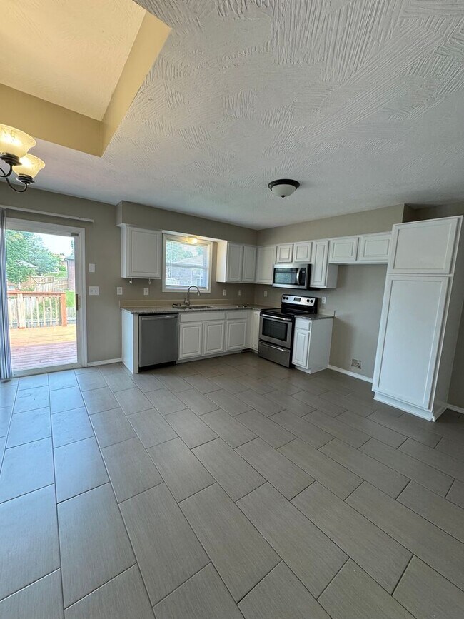 Building Photo - Beautiful Large corner lot 4 bedroom 3 full bathroom 2 car garage with 3 living rooms and much mo...