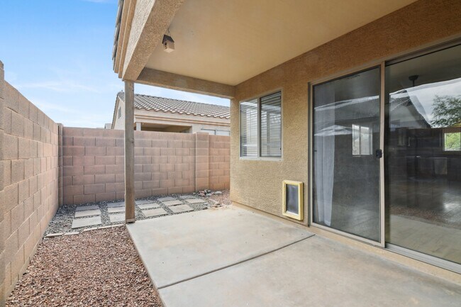 Building Photo - 3738 W Carson Rd