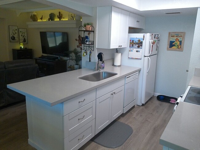 Building Photo - Beautiful updated condo in Los Lagos Upstairs unit. Available March 15 to Dec 31st 2026