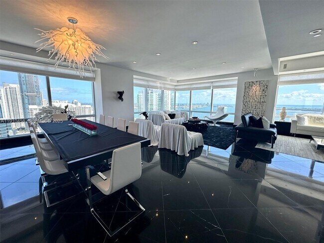 Building Photo - 1425 Brickell Ave