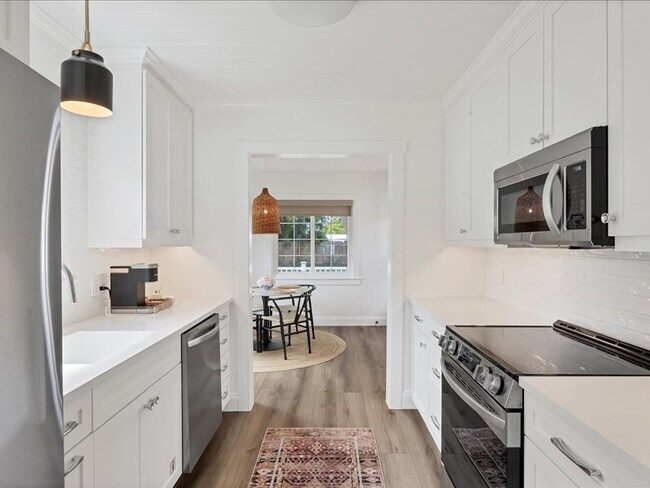 Building Photo - 2082 Webber St