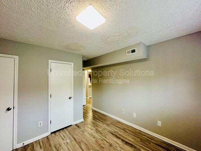 Building Photo - 207 Sunn Aire Ct