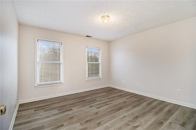 Building Photo - 1245 Denmark Dr SW