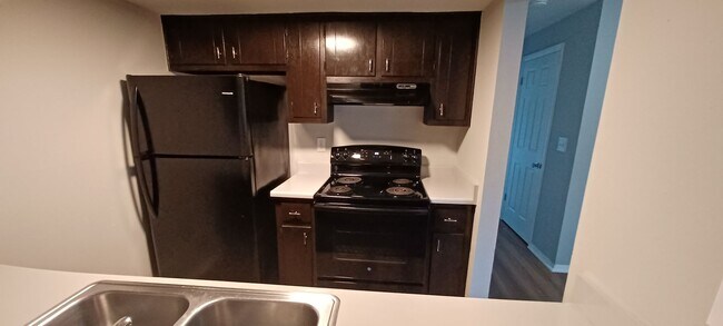 Building Photo - Kettering area! Beautiful 1 bed/1 bath Apartment