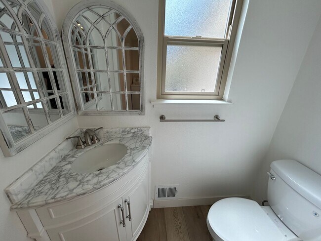 Building Photo - Spacious 4-Bedroom 2.5 Bath Single-Story H...