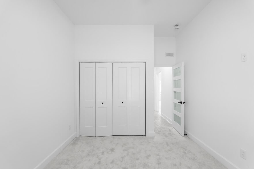 Building Photo - 101 Howell Dr SW