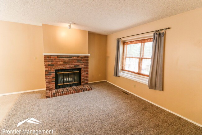 Building Photo - Stunning single-family home in West Manhat...