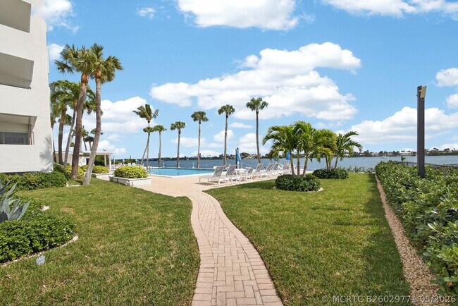 Building Photo - 2600 N Flagler Dr