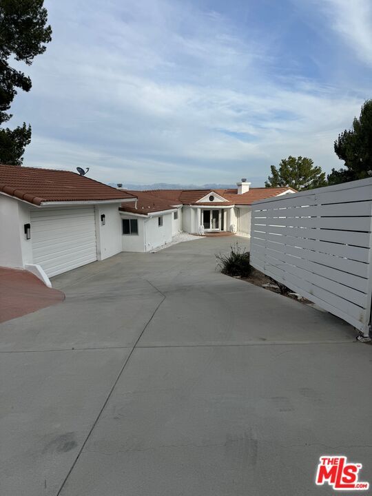 Building Photo - 5026 Medina Rd