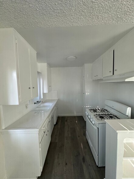 Building Photo - 8024 Owensmouth Ave