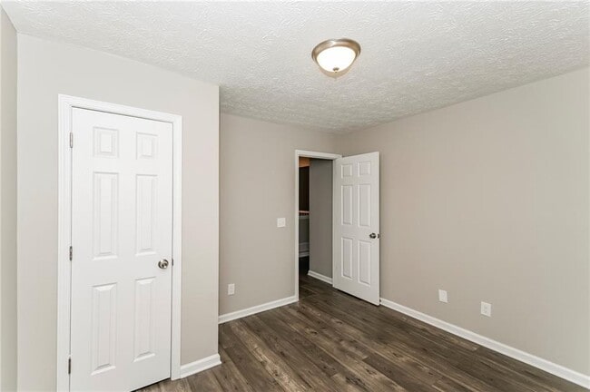 Building Photo - 331 S Red Oak Way