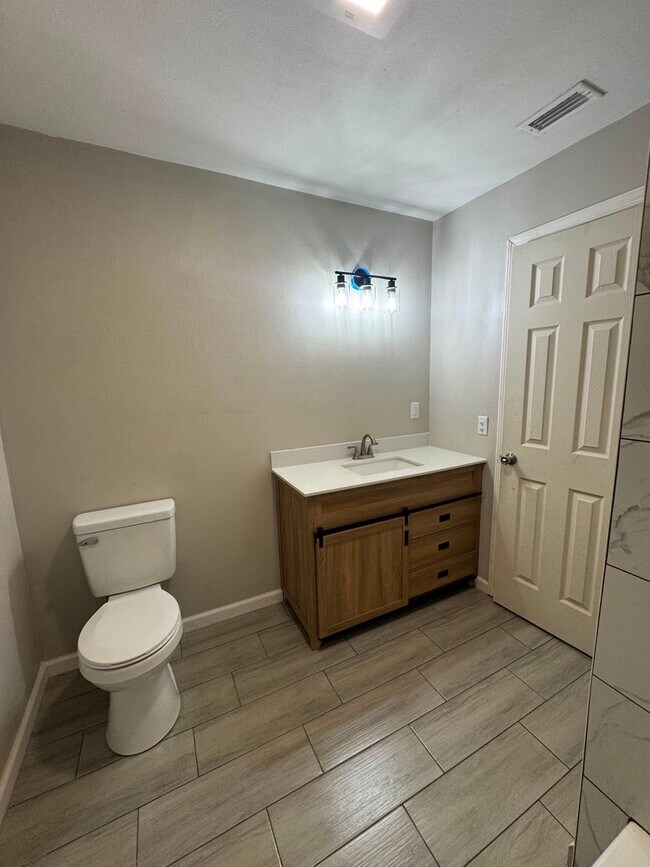 Building Photo - No HOA. Oversized 3/2 Home. NEW PHOTOS COMING SOON