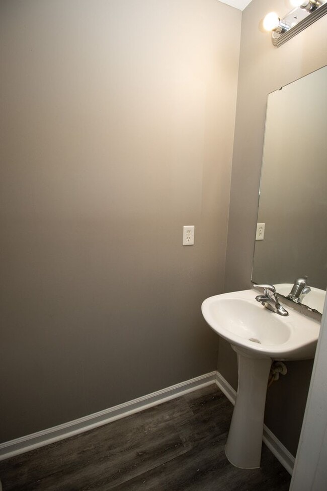 Building Photo - 101 Saskatoon Dr