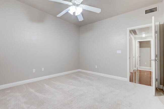 Building Photo - 10001 Crimson Palisades Pl
