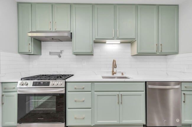 Building Photo - 1709 S Park