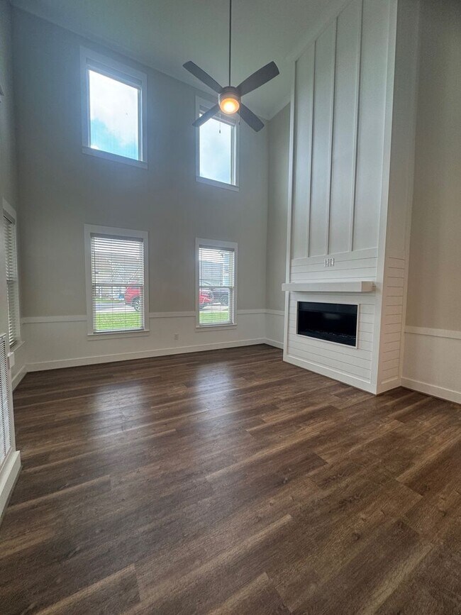 Building Photo - 311 Indigo Way