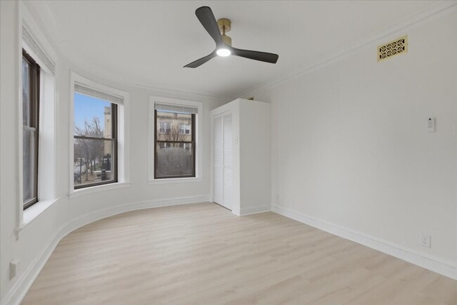 Building Photo - 4004 N Bell Ave