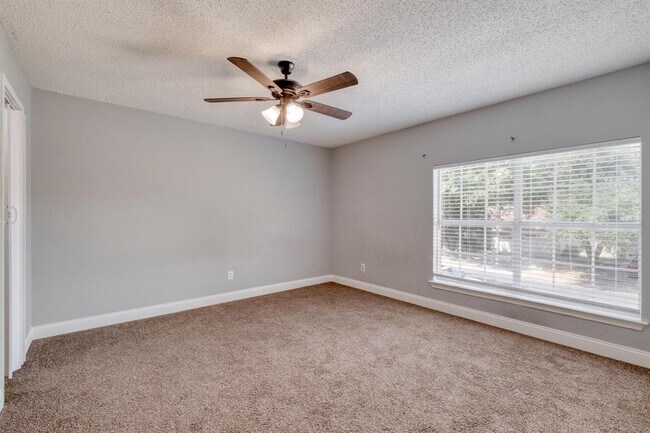 Building Photo - 16205 Glorious Ln
