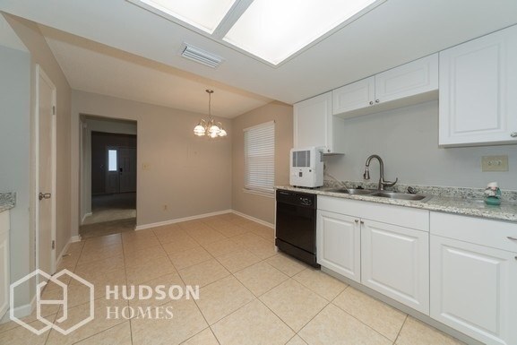 Building Photo - NOW AVAILABLE! 14831 WINDING CREEK C, TAMP...
