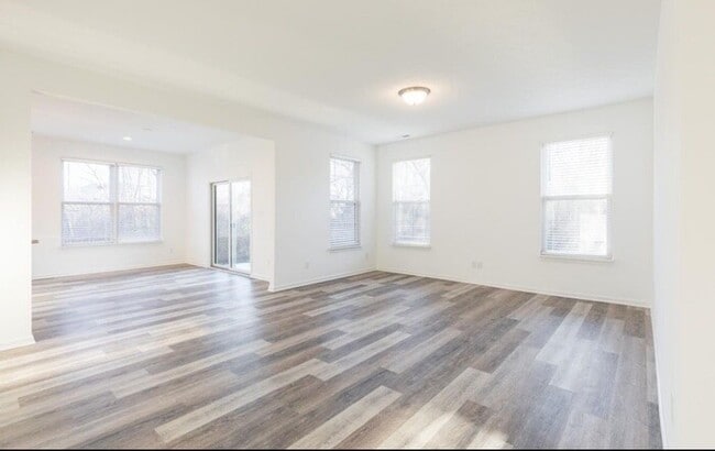 Building Photo - 8060 Clarks Creek Ct