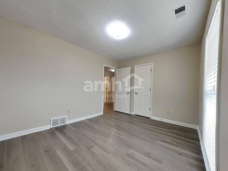 Building Photo - 7562 Sandy Brook Cv