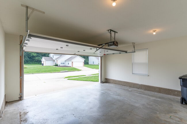 Building Photo - 5015 CARRIE RIDGE Dr